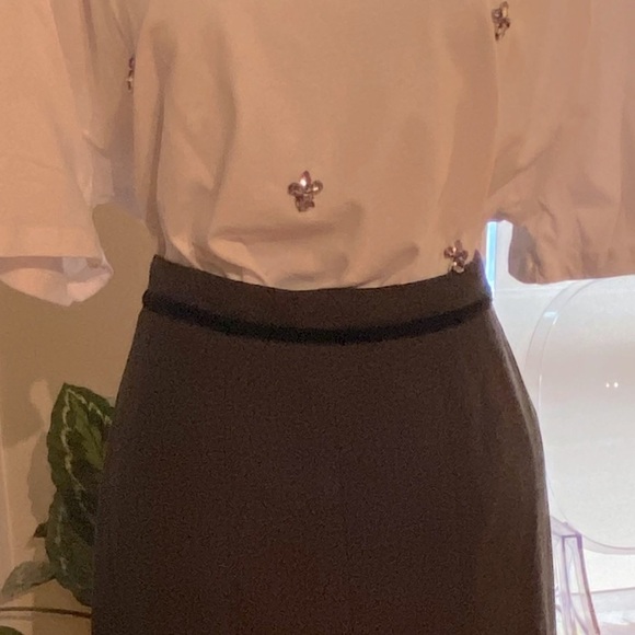 Reitmans skirt, heathered black/grey trumpet hem, black velvet waist ticking 🖤 - Picture 4 of 6